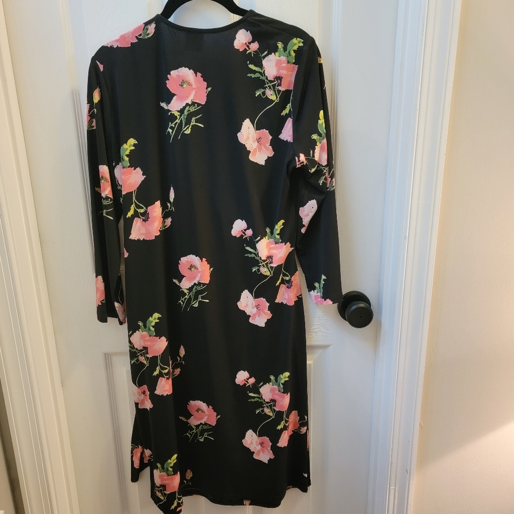 Long Sleeve Flower Dress - Picture 4 of 4